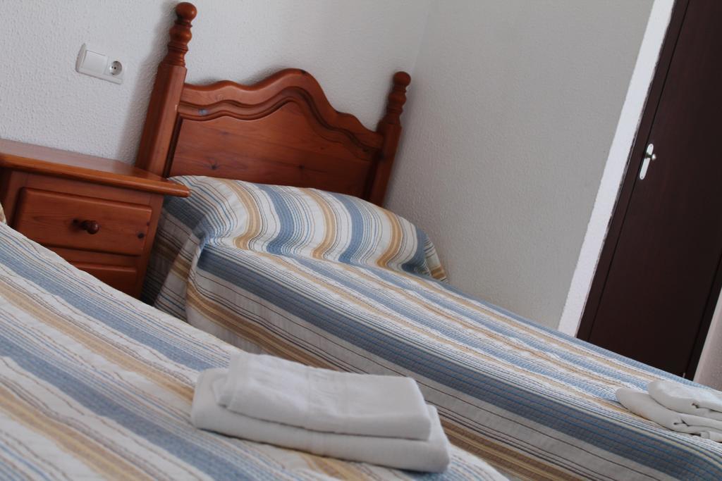 Hostal Montilla Sotogrande Torreguadiaro Szoba fotó