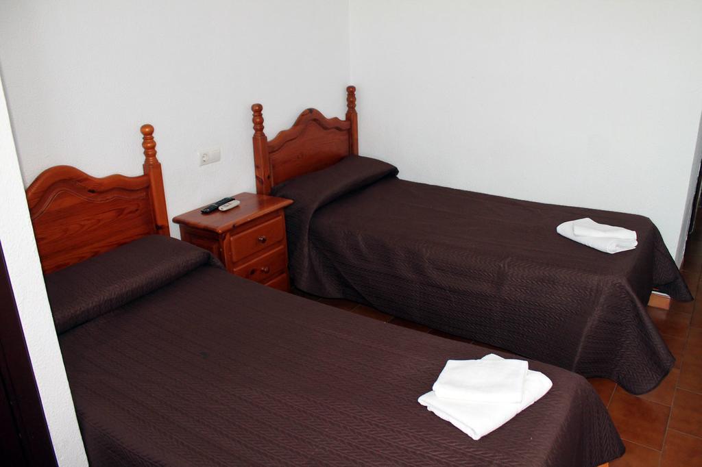 Hostal Montilla Sotogrande Torreguadiaro Kültér fotó