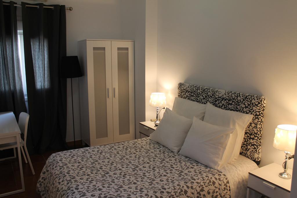 Hostal Montilla Sotogrande Torreguadiaro Kültér fotó